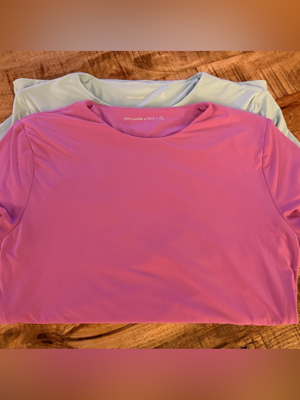 2 Abercrombie & Fitch Seamless Matte Shirts 
PINK & BLUE Sz M Medium